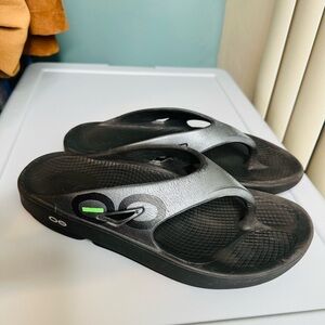 OOFOS OOriginal Sport recovery sandals graphite color Men Size 8/Women Size10